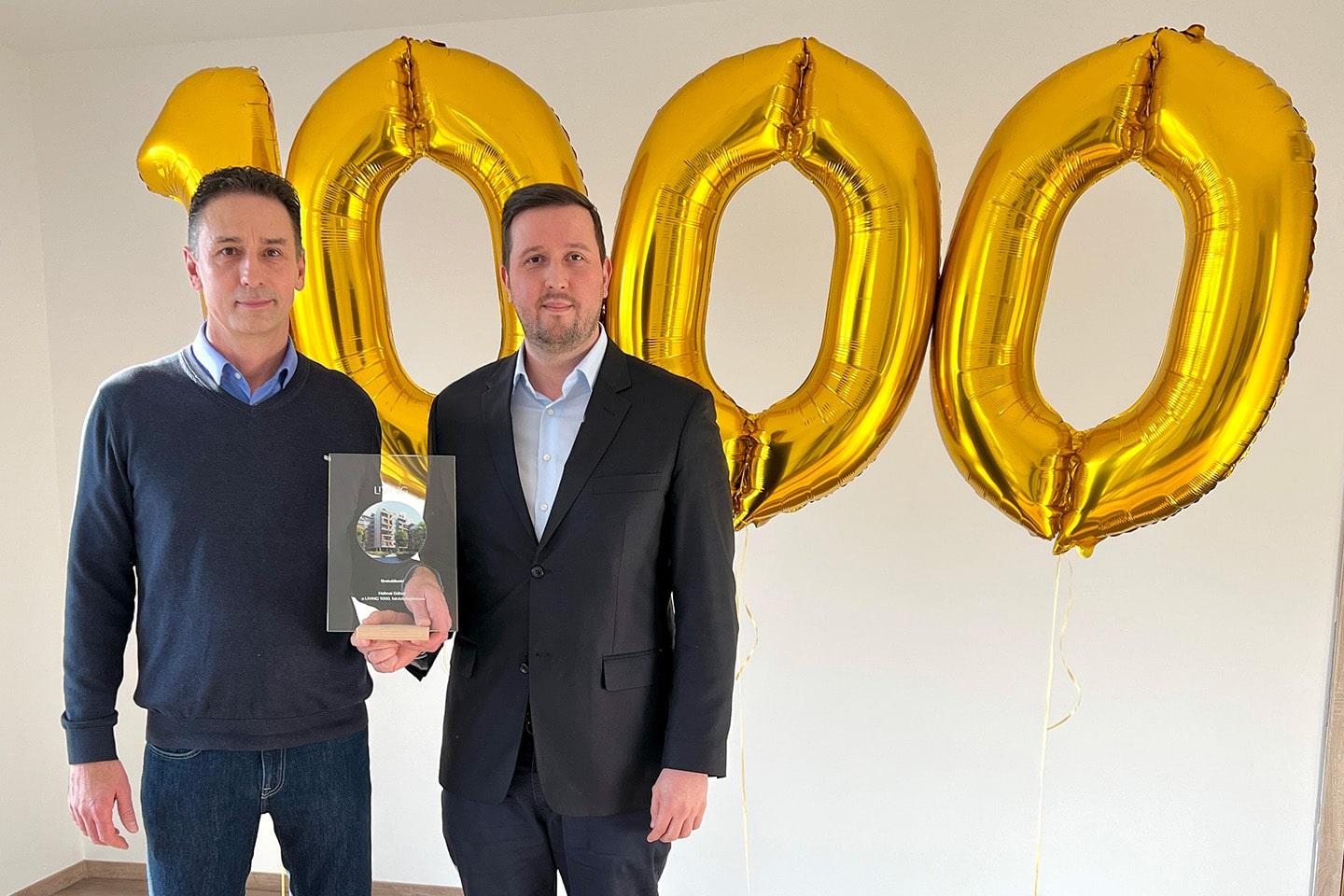 The manager of LIVING and the owner of the 1000th apartment in front of 1000 balloons
