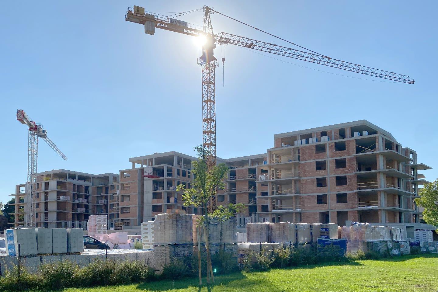 Le Jardin residental complex structurally complete, under construction