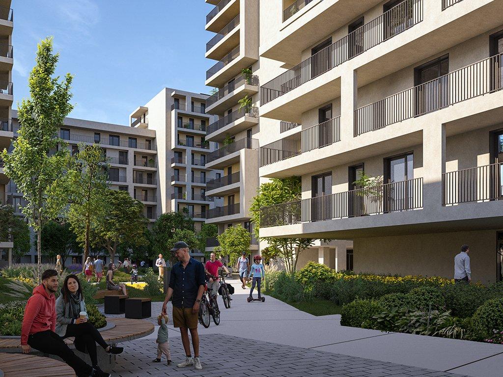 Római Park lakópark belső kertjében sétálnak az emberek