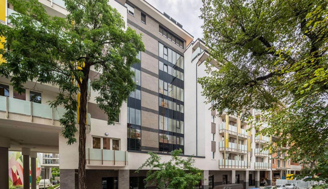 Park West lakópark homlokzata